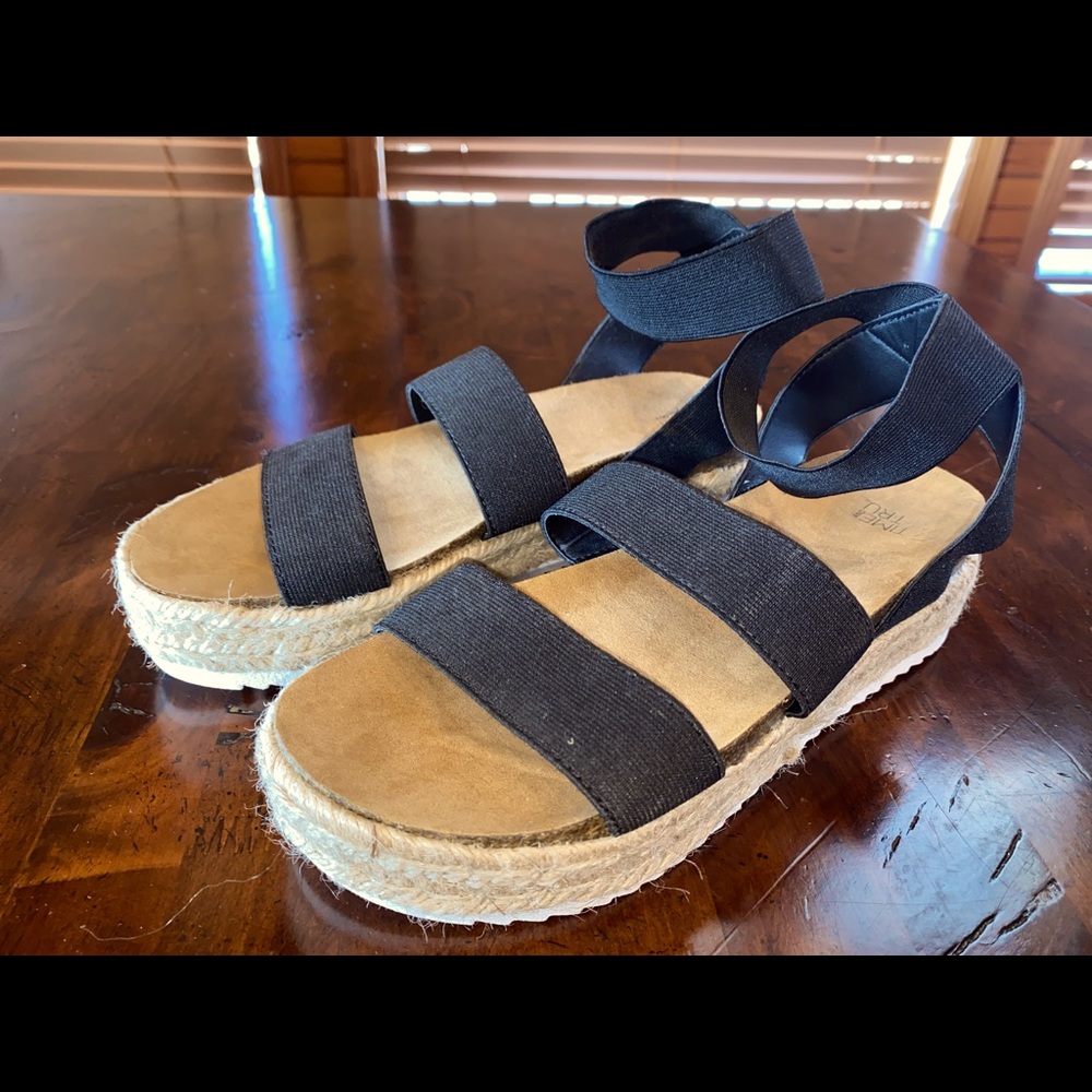 Time & Tru platform shoes. NWOT